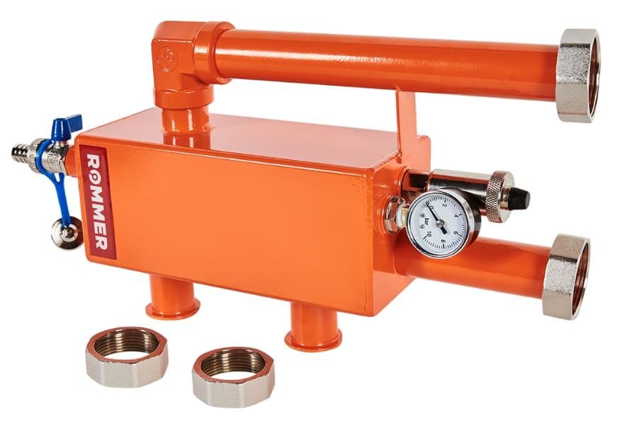 Гидравлическая стрелка с накидными гайками 1 1/2”, 3 м³/ч в теплоизоляции Rommer
